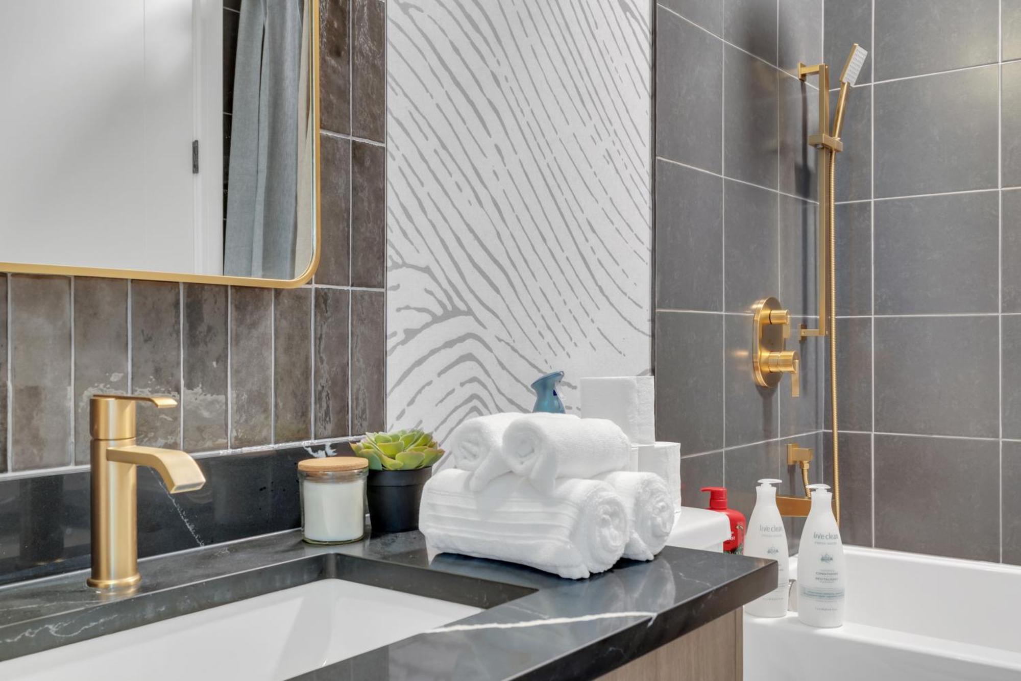 Elegant Space In Currie Apartment Calgary