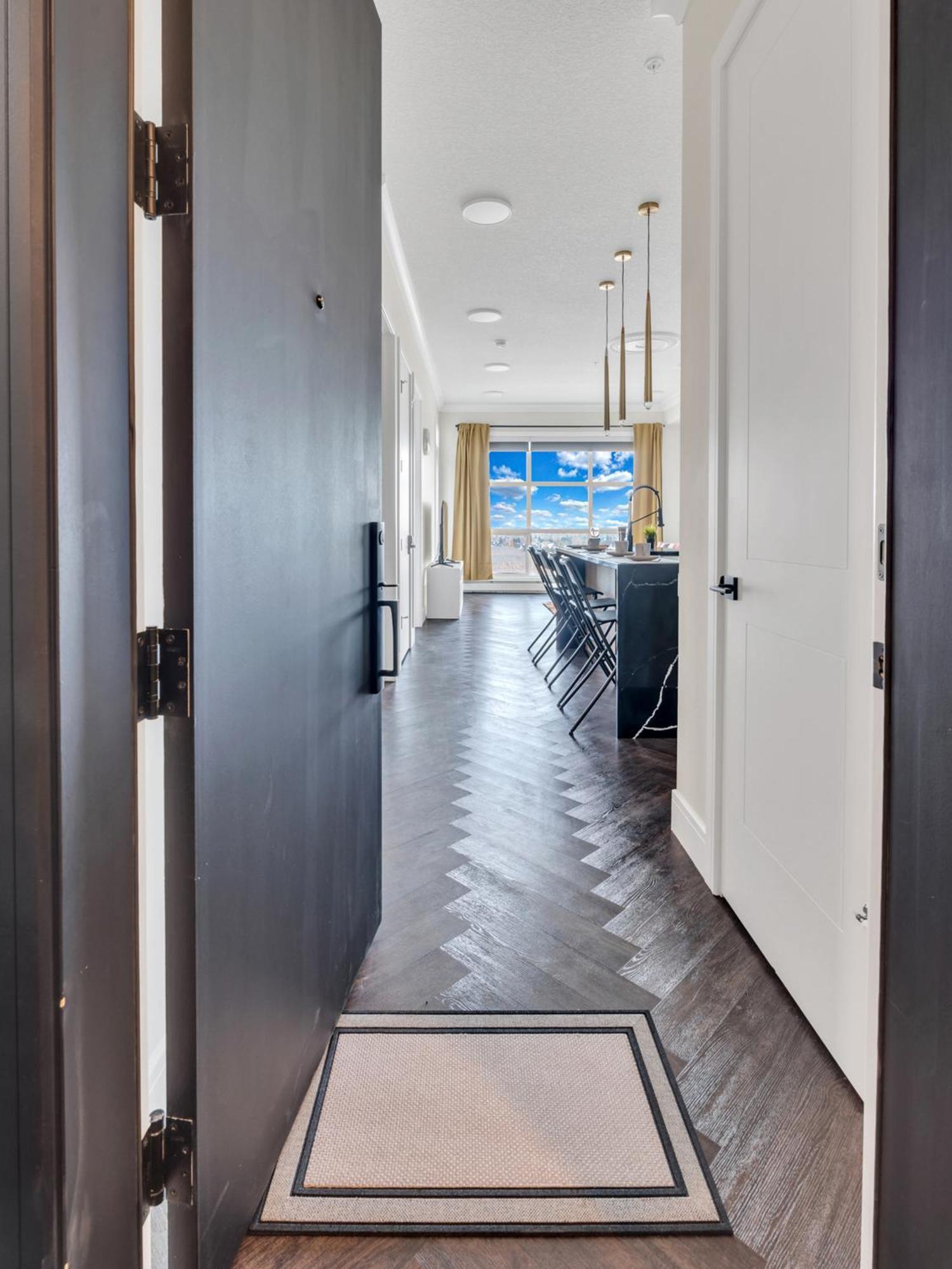Elegant Space In Currie Apartment