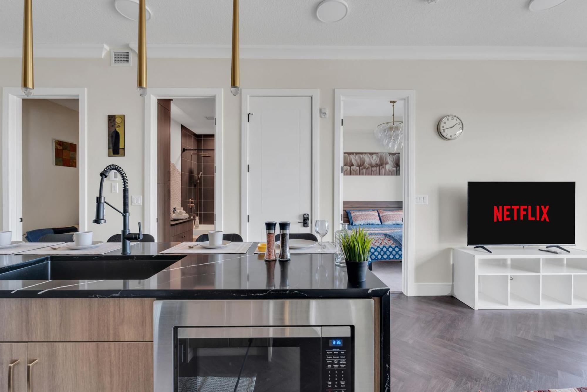 Apartment Elegant Space In Currie Calgary